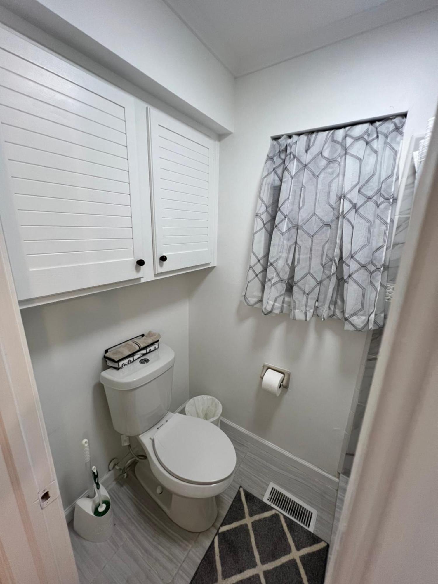 Cozy Private Suite 5 Min From Saint Francis Hospital And Woodland Hills Mall 털사 외부 사진