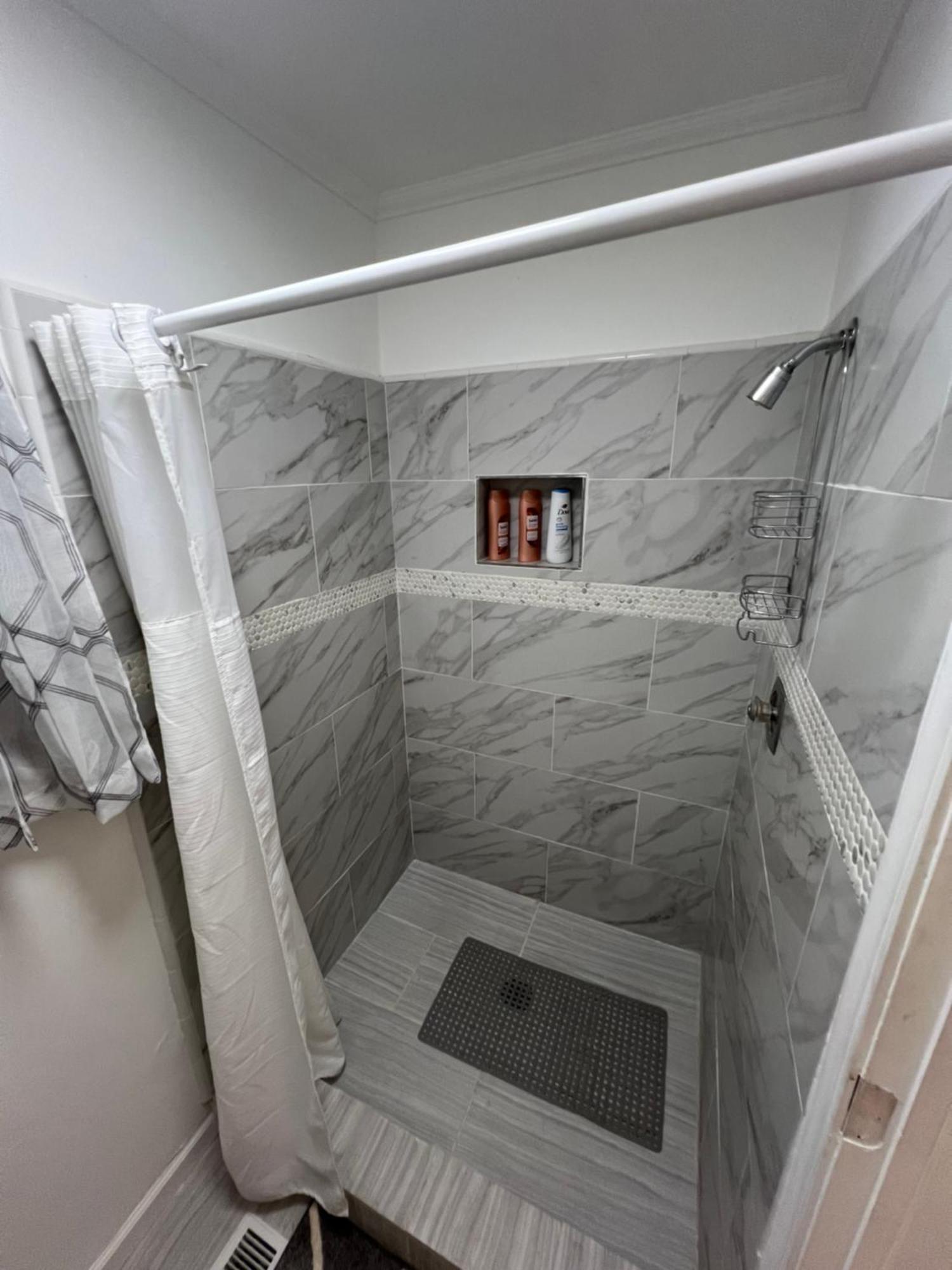 Cozy Private Suite 5 Min From Saint Francis Hospital And Woodland Hills Mall 털사 외부 사진